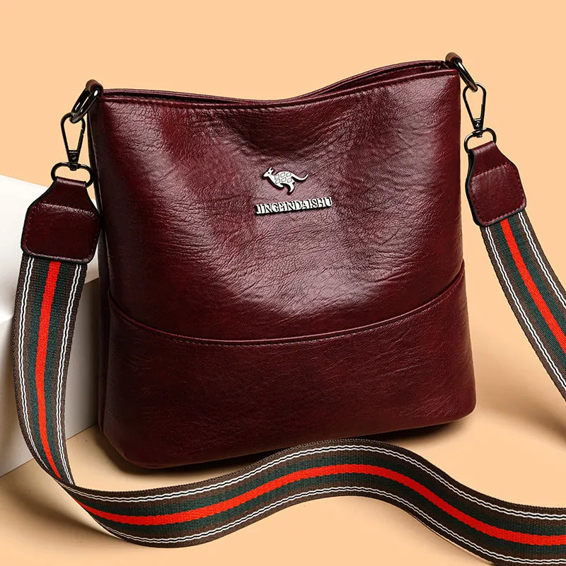 European American simple versatile bucket bag in black, soft PU leather with sandwich pocket, 23.5x22x12cm
