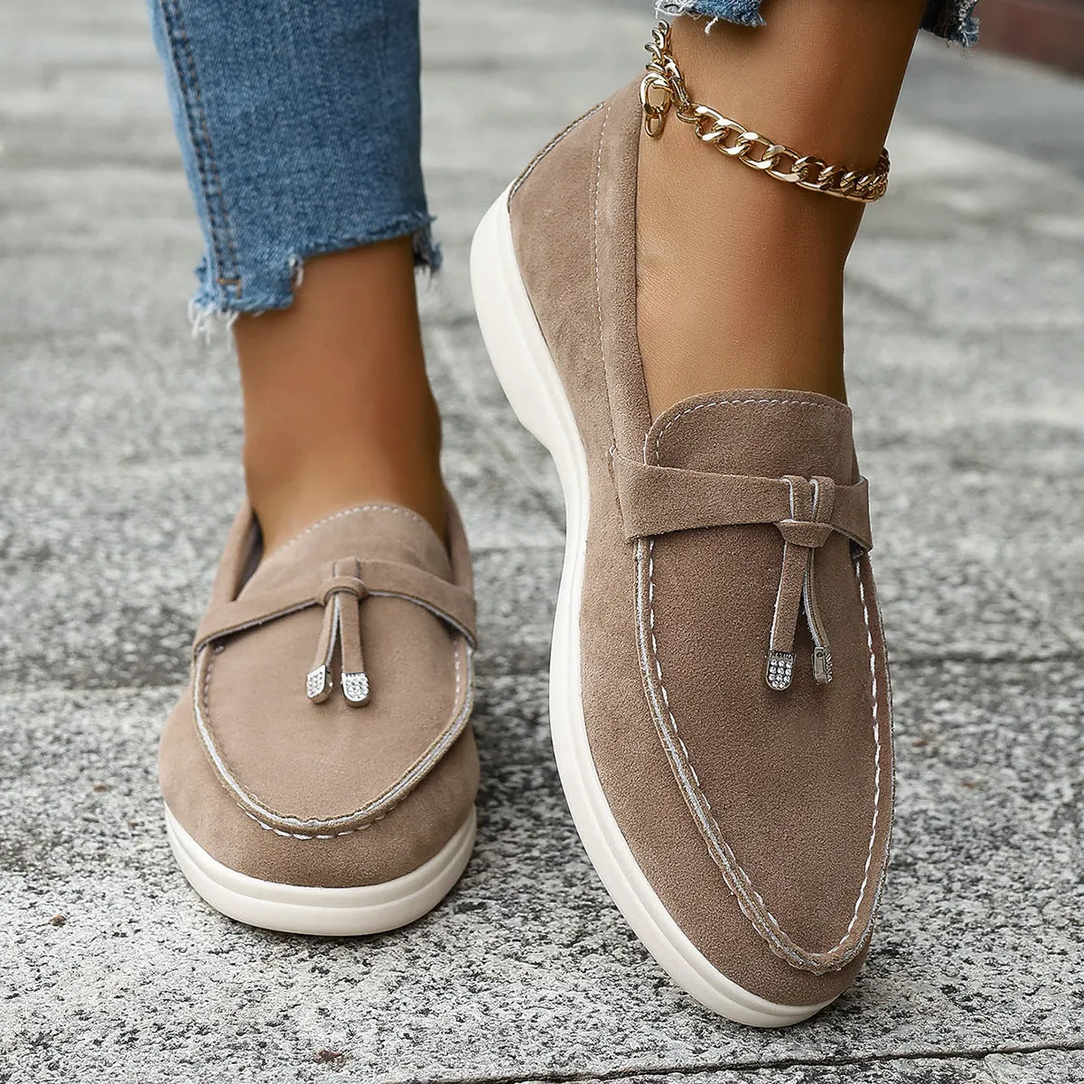 Canvas slip-on loafers with platform heel and round toe in solid colour options