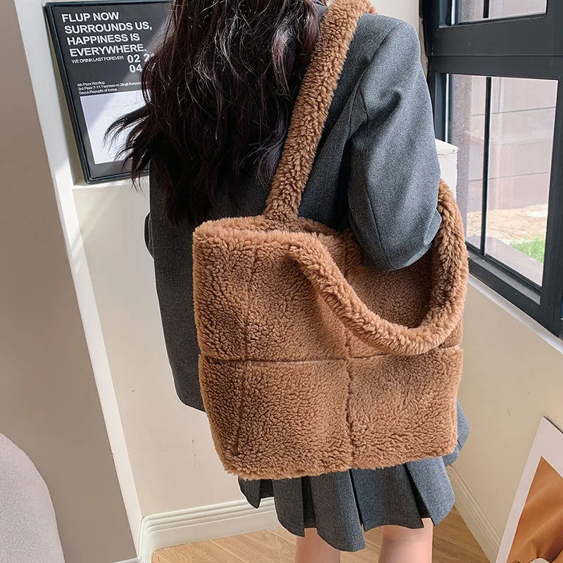 Women's plush furry tote bag 42x30x16cm in solid colour single shoulder handbag winter accessory