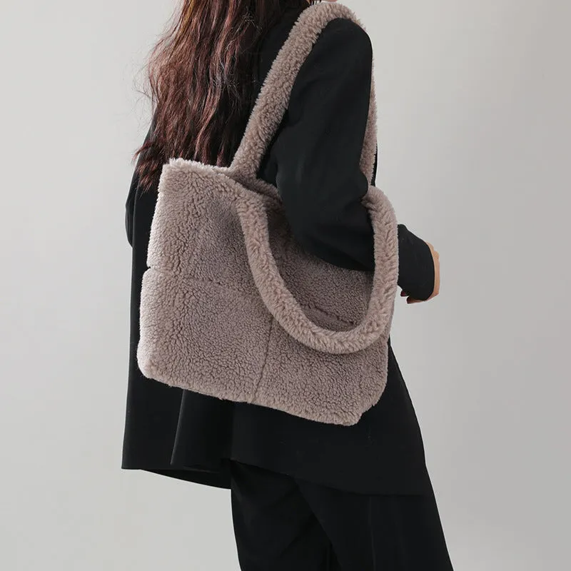 Women's plush furry tote bag 42x30x16cm in solid colour single shoulder handbag winter accessory