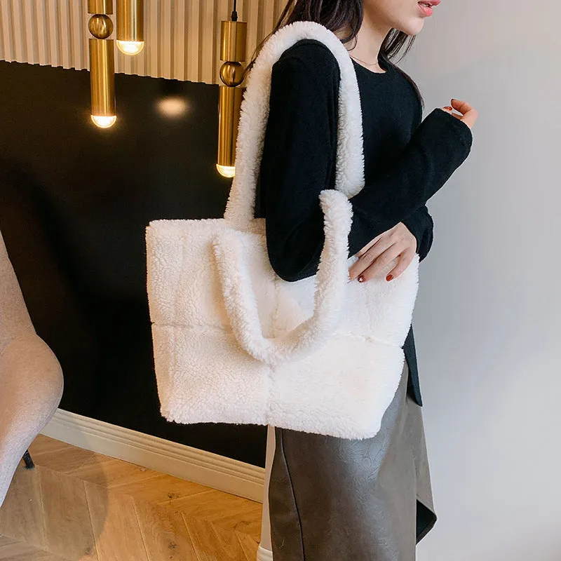 Women's plush furry tote bag 42x30x16cm in solid colour single shoulder handbag winter accessory