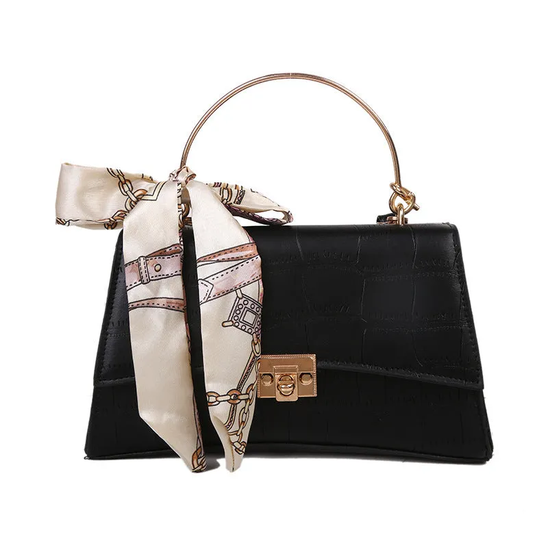PU leather crossbody bag in solid colour with crocodile pattern and sewing line, 25x15x9.5cm size, white background