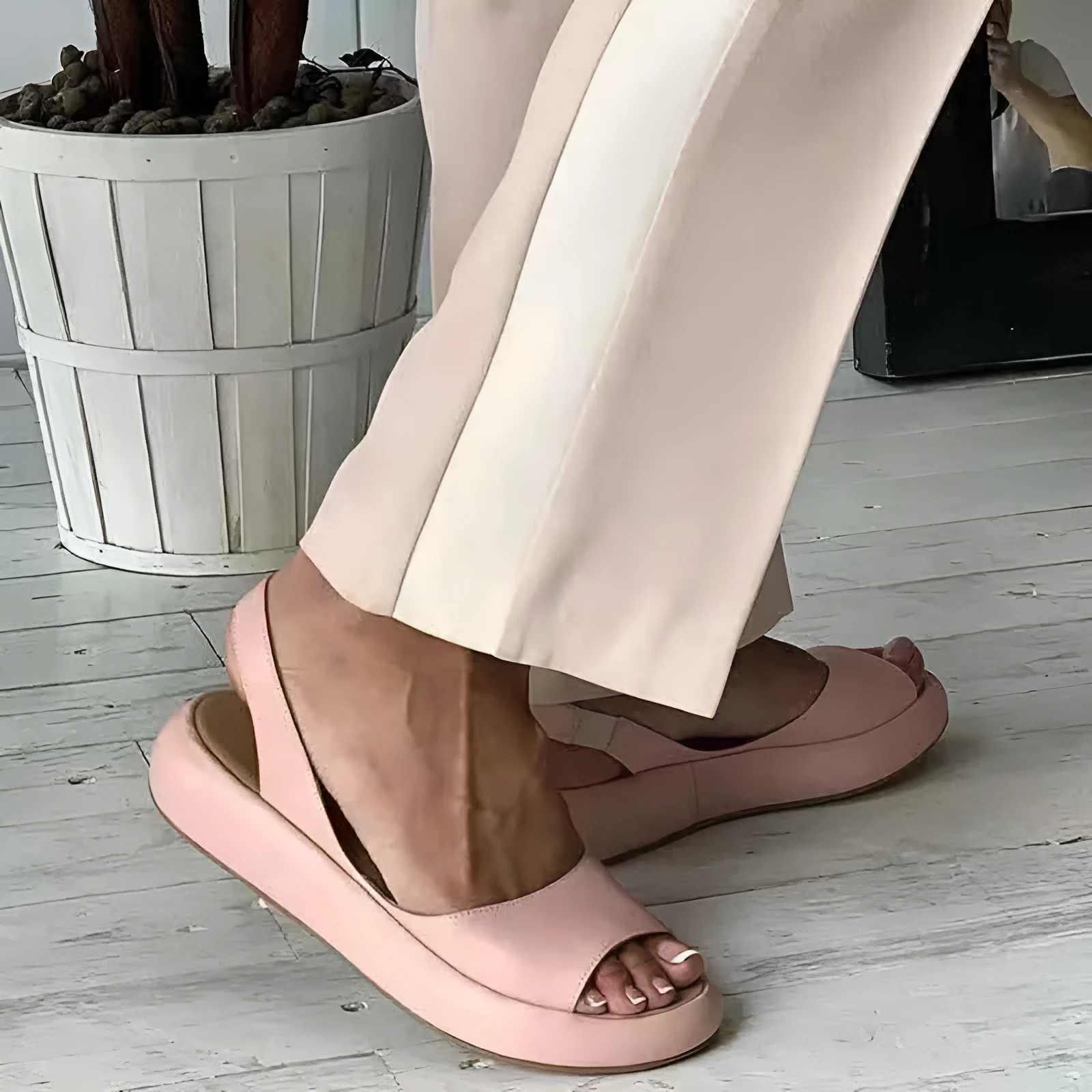 New women's jelly shoes in pink with artificial PU upper and rubber sole, low heel 1-3CM