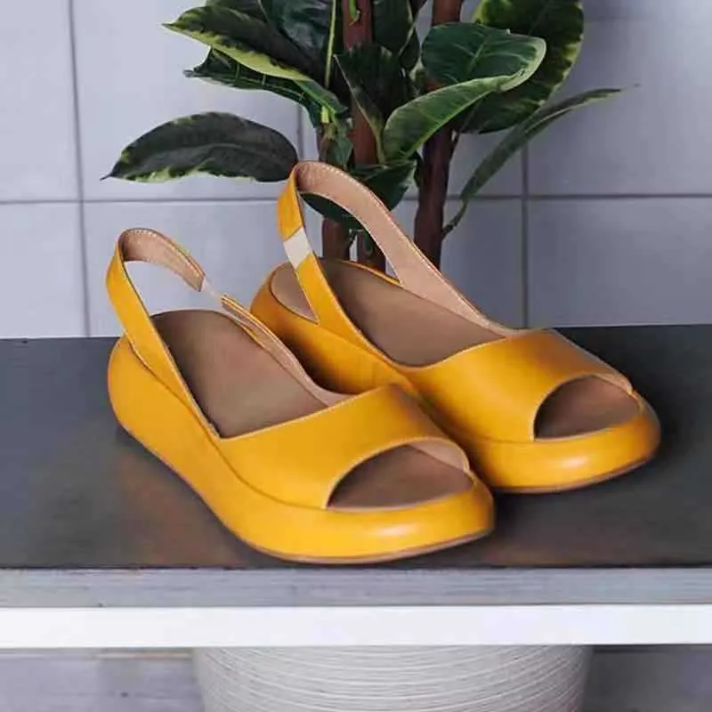New women's jelly shoes in pink with artificial PU upper and rubber sole, low heel 1-3CM