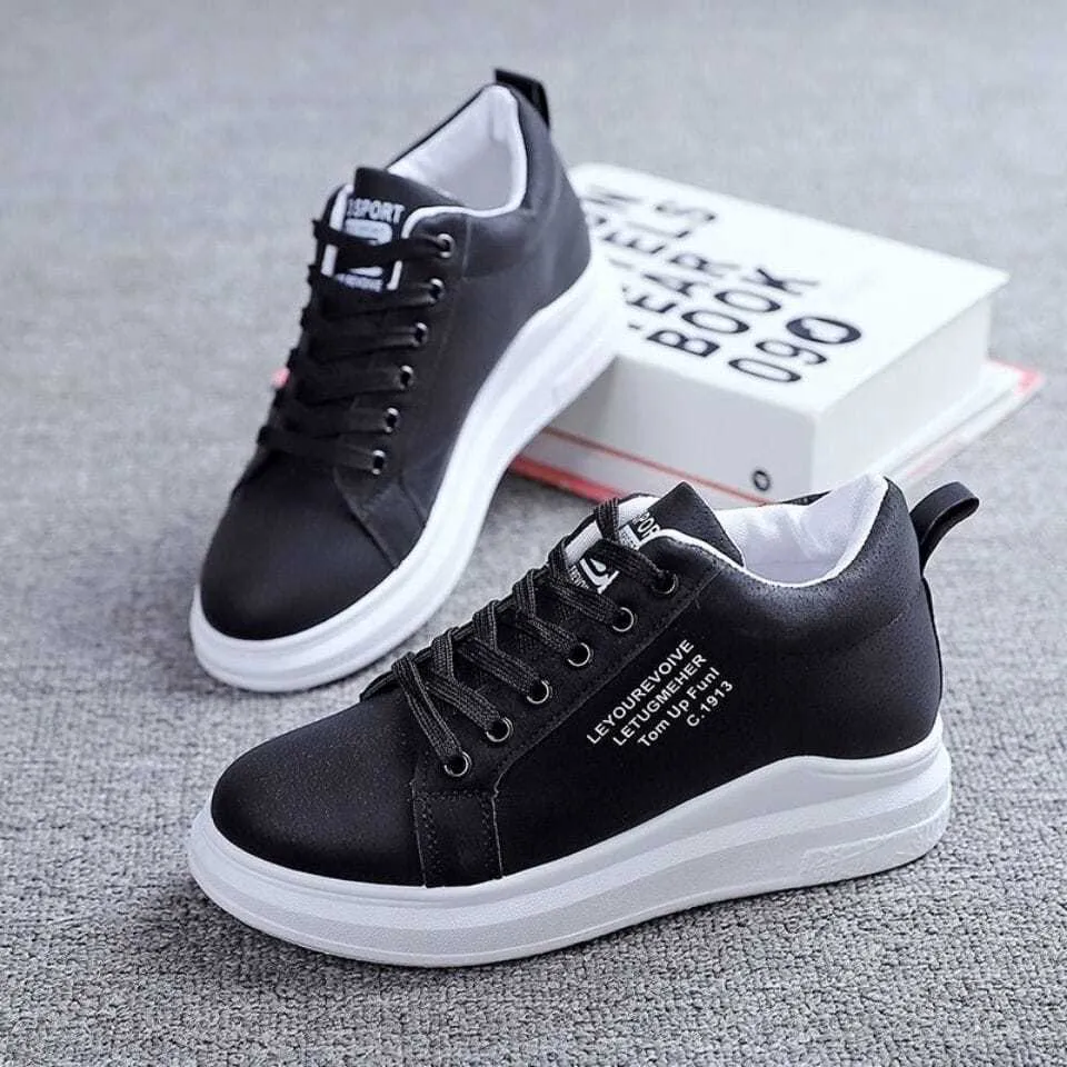 Pair of thick-soled velvet casual sneakers in black plus velvet, lace-up low-top design with PVC sole