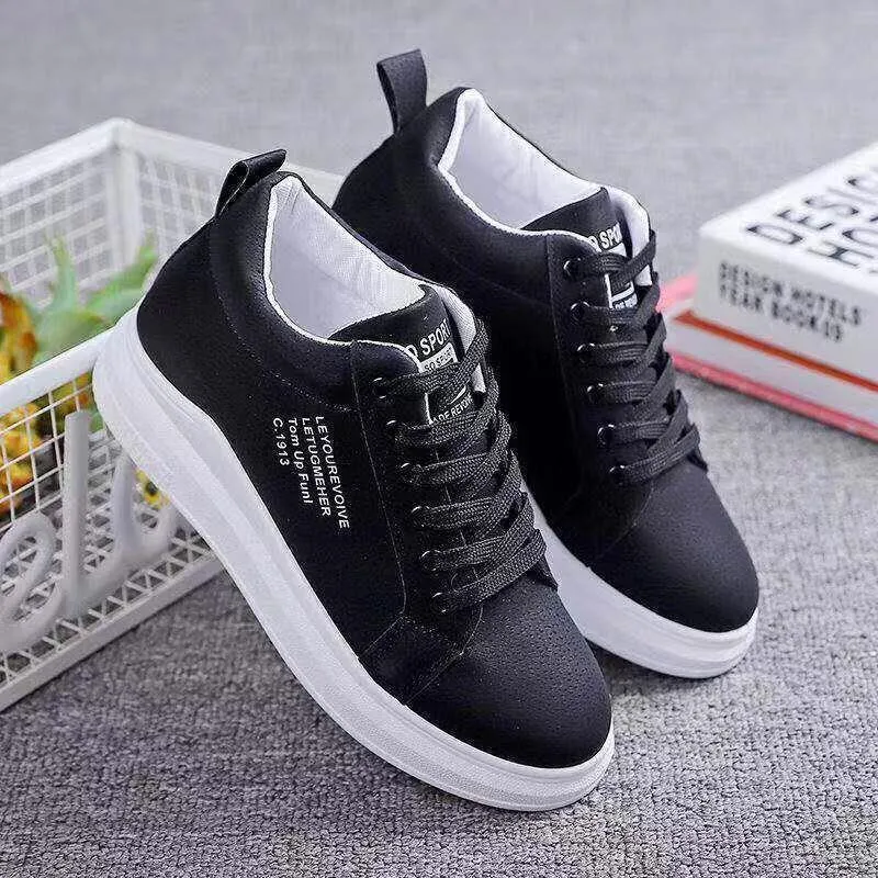 Pair of thick-soled velvet casual sneakers in black plus velvet, lace-up low-top design with PVC sole