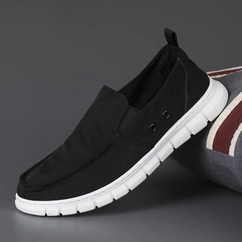 Men's flat leather shoes in a colour matching design with an elastic band closure and round toe