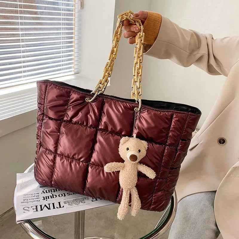 Thick chain tote bag for women in black with zipper closure and single shoulder strap, vertical shape