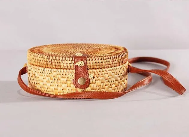 INS CHIC handmade rattan crossbody bag, circular bohemian style, 20cm diameter, with leather strap