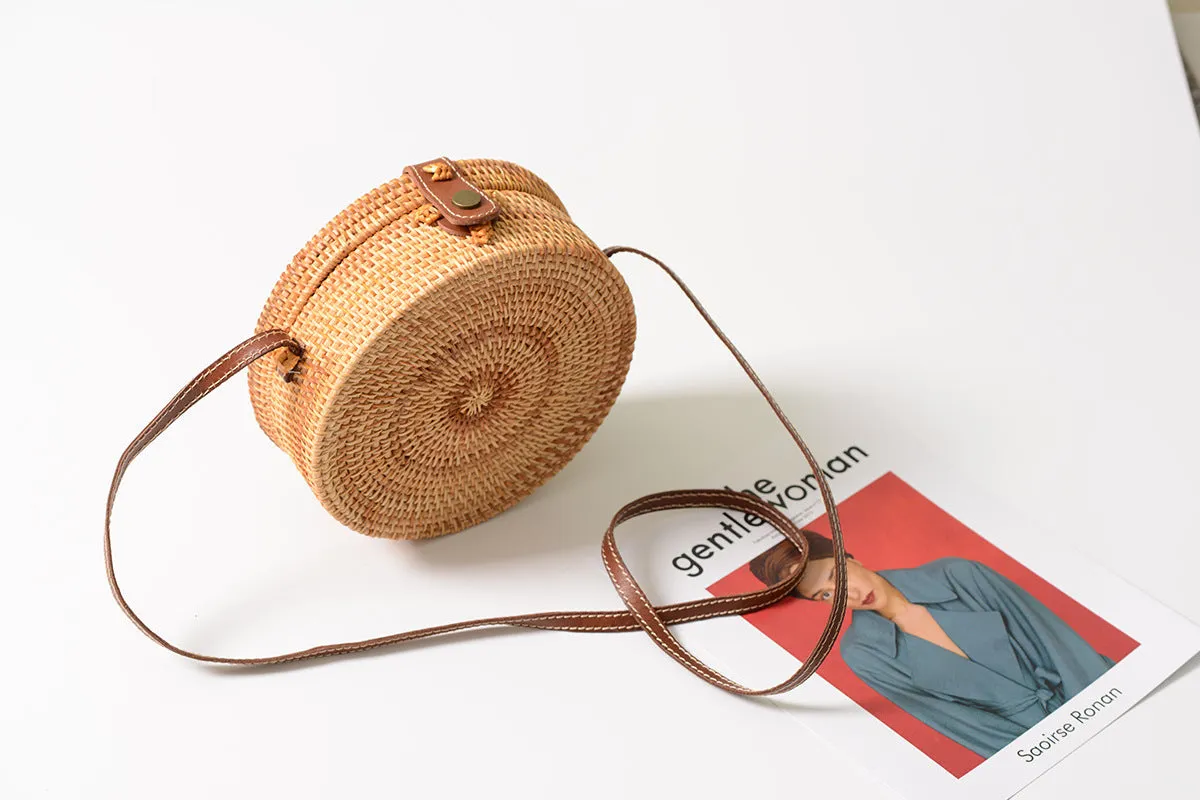 INS CHIC handmade rattan crossbody bag, circular bohemian style, 20cm diameter, with leather strap