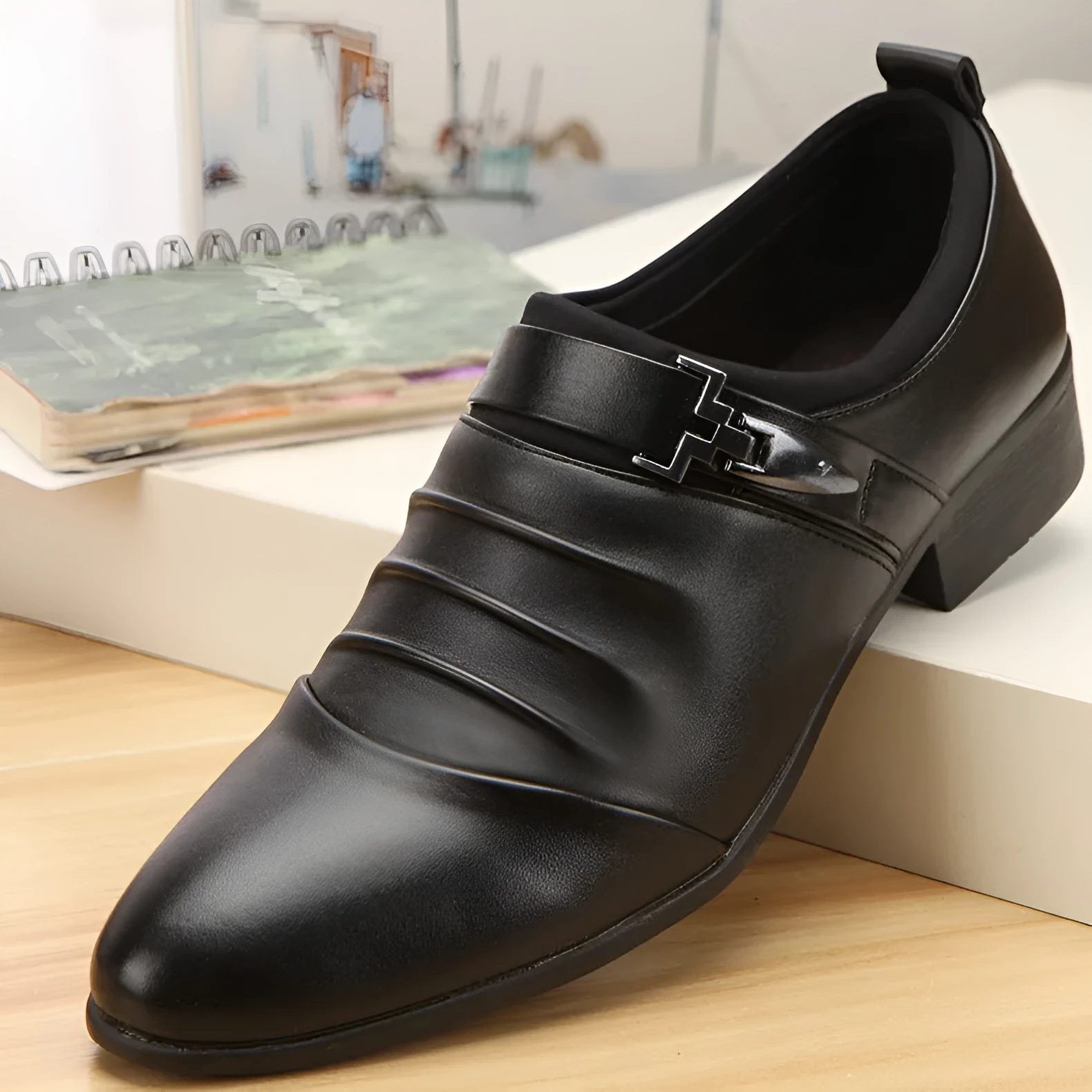 Men's pointed wedding shoes in black with low heel, PU upper, and car suture detailing