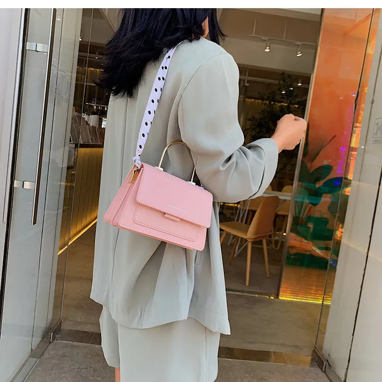 Small trendy fashion messenger bag chain shoulder texture handbag for women in beige