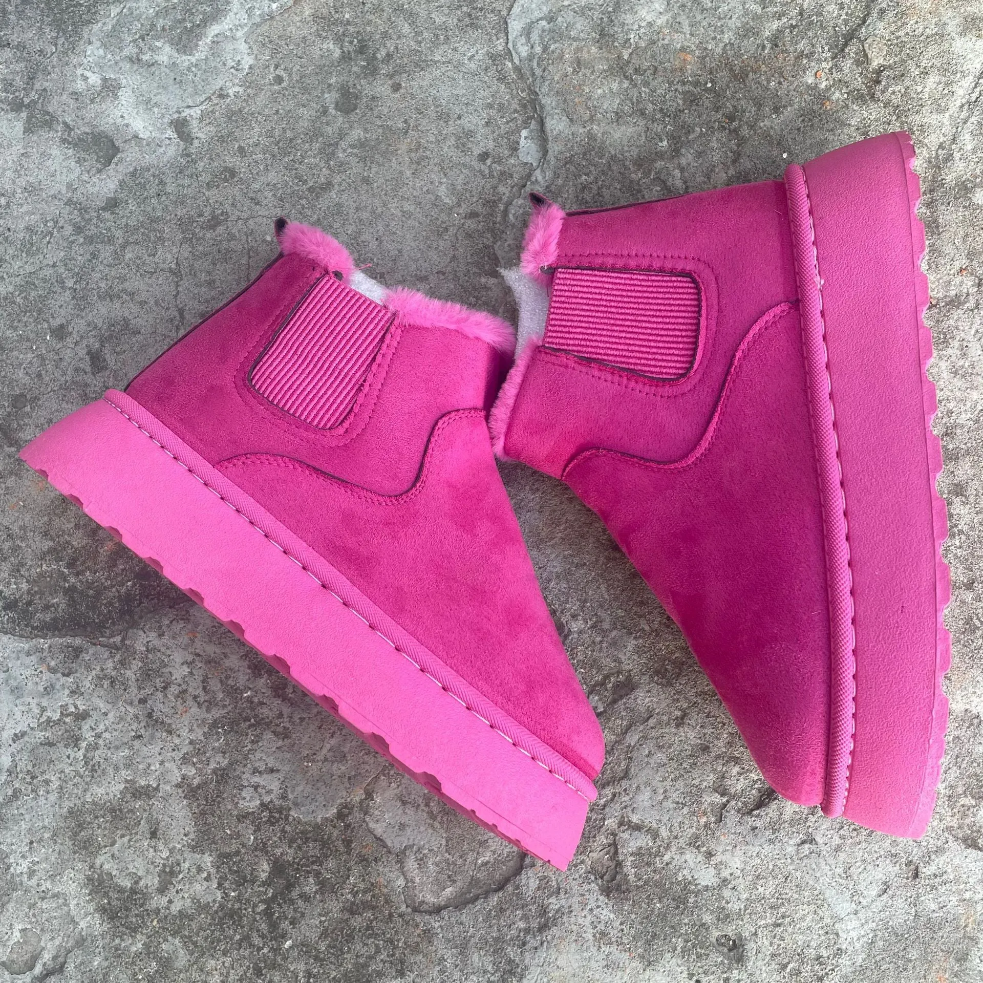 Women's winter snow boots in round toe style with thick rubber sole, cotton fabric upper, and velvet inner lining