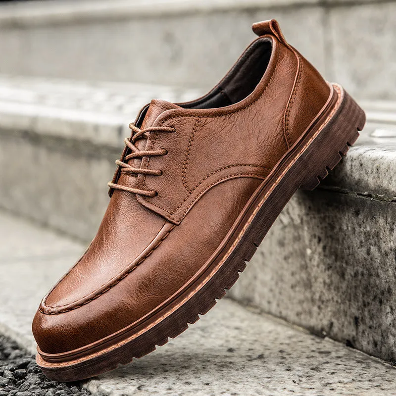 Brown low-top casual leather shoes with round toe and flat rubber sole on a white background.