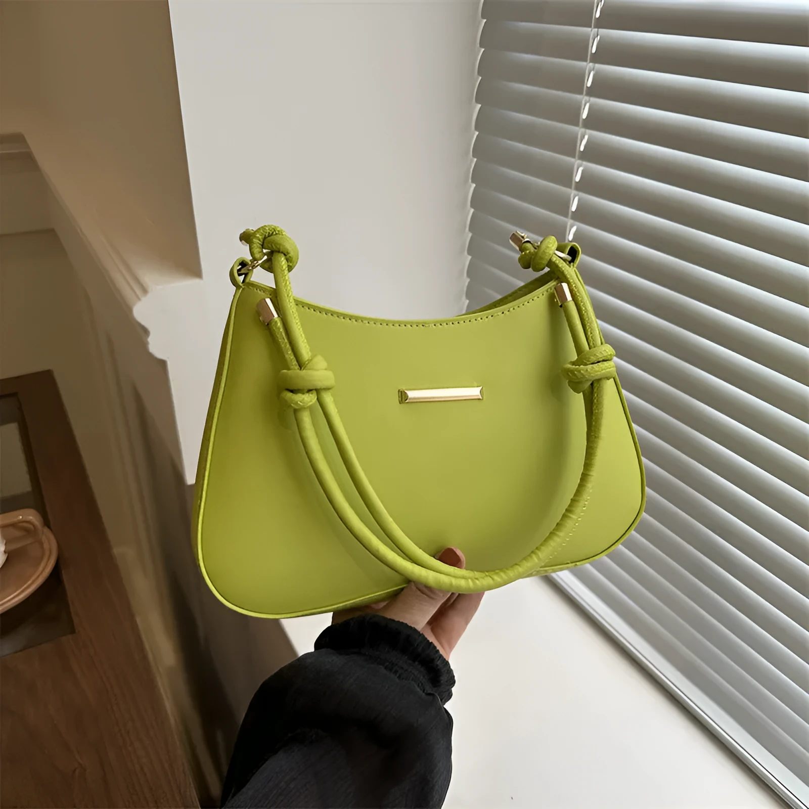 Women's high-end hand-held small square bag in PU leather with horizontal square shape and single shoulder strap
