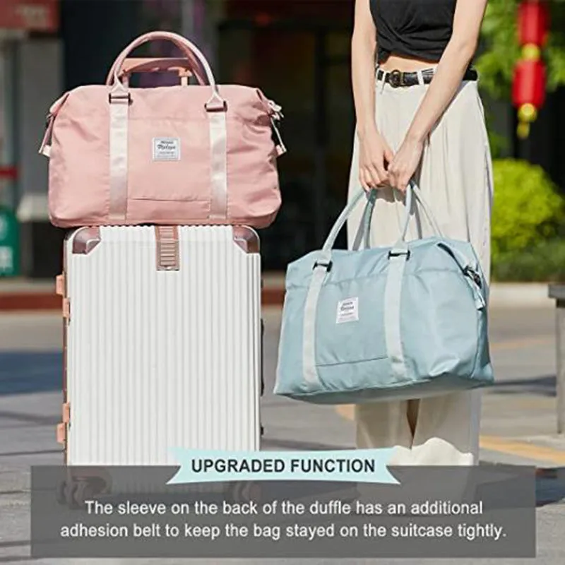 Travel duffel bag in black with soft handle and zipper opening, 20-35L capacity for weekend trips and gym