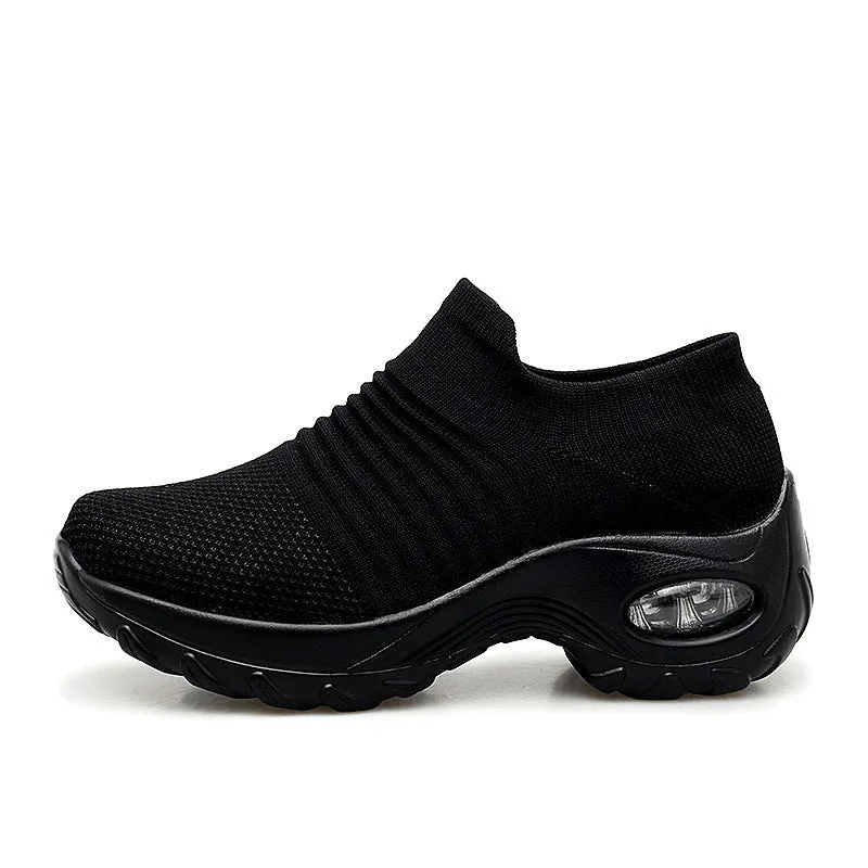 Dancing soft bottom flying woven rocking shoes in black camouflage, low-top front strap style
