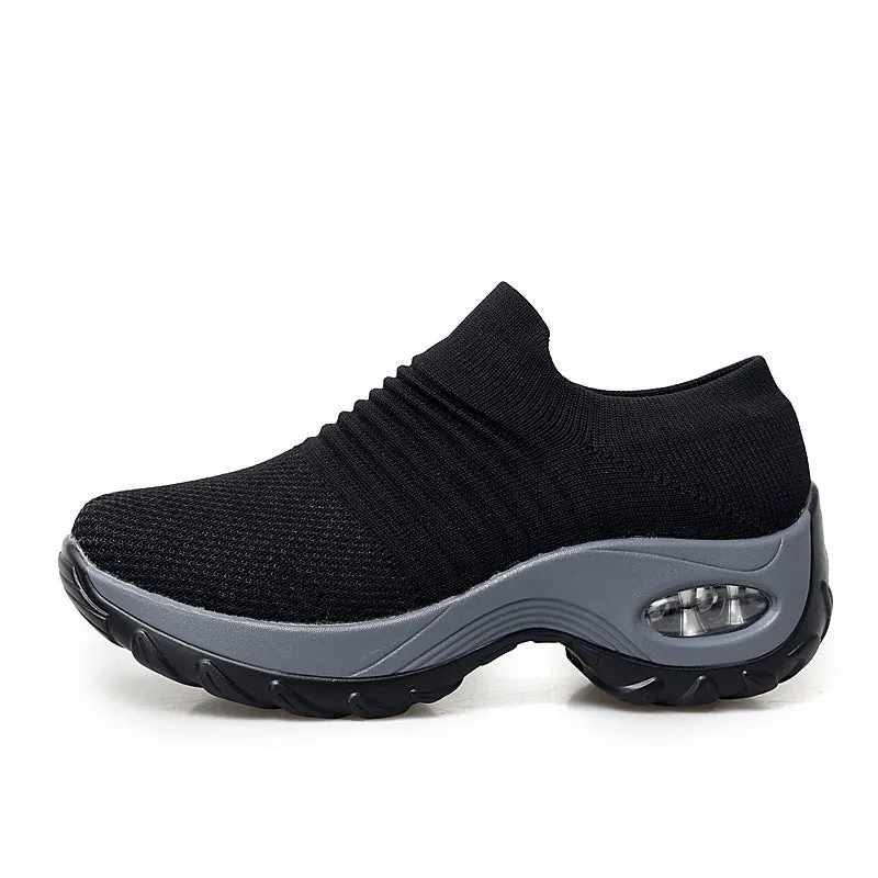 Dancing soft bottom flying woven rocking shoes in black camouflage, low-top front strap style