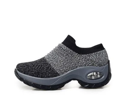 Dancing soft bottom flying woven rocking shoes in black camouflage, low-top front strap style