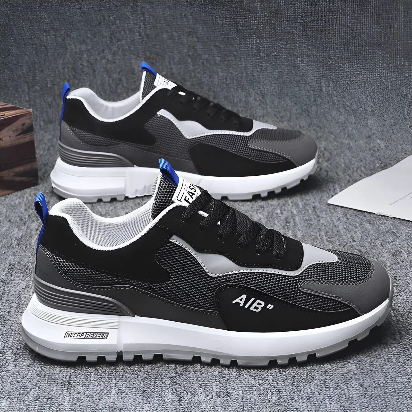 Men's lightweight mesh golf training shoes with PU upper and rubber sole in black and white