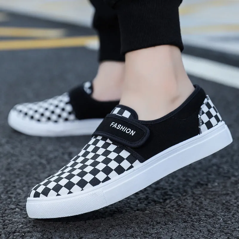 Men's canvas Velcro flat shoes in black low-top style with PVC sole