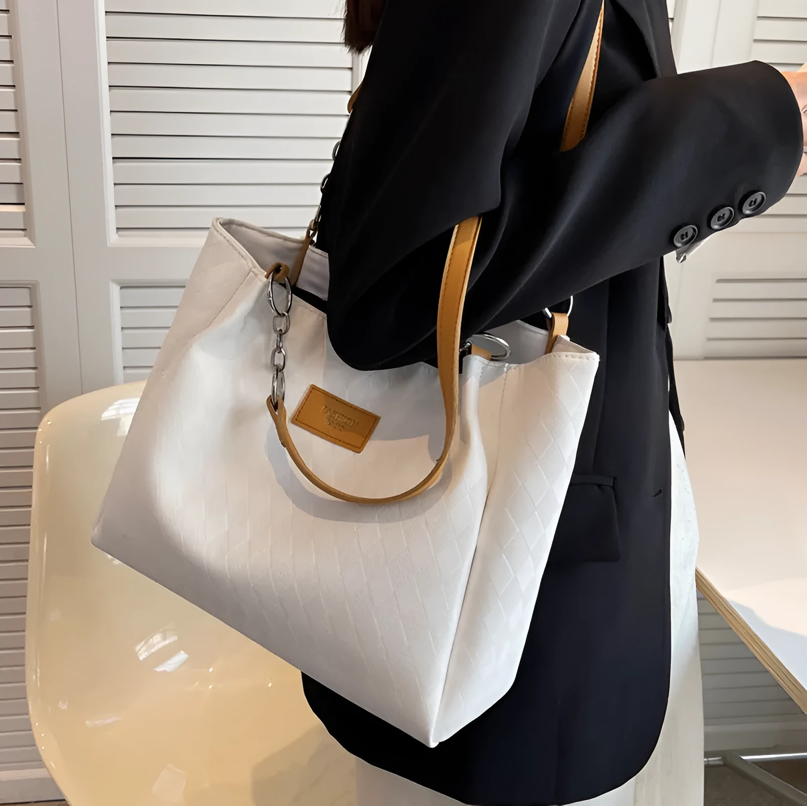 PU rhombus pattern totes chain shoulder bag in black for women shopping bags 30x25cm