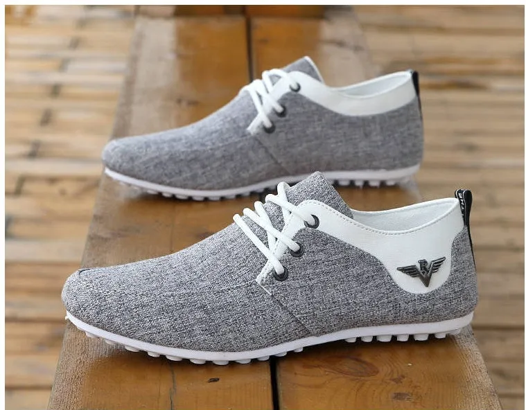 Men's casual peas shoes in blue with breathable mesh upper and rubber sole