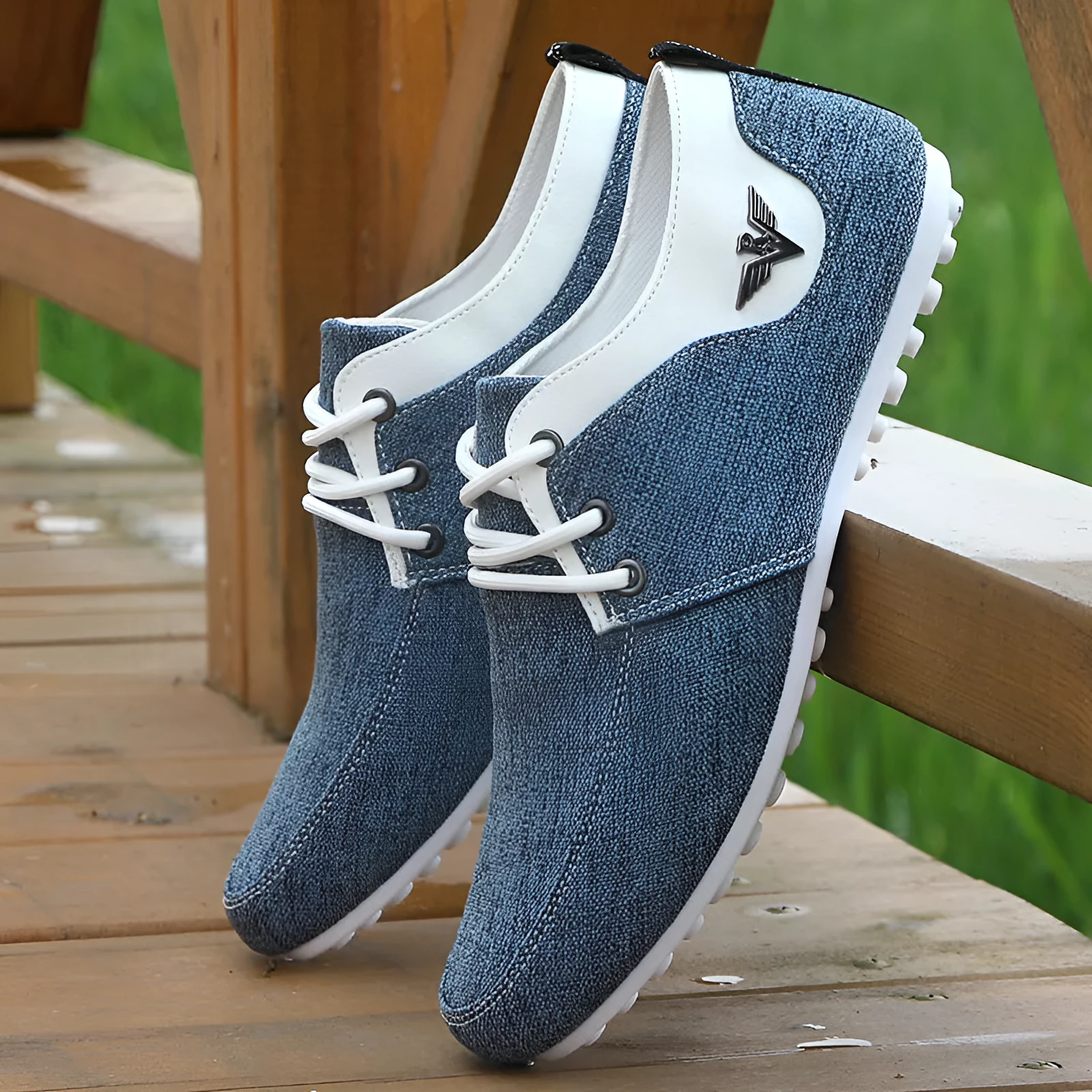 Men's casual peas shoes in blue with breathable mesh upper and rubber sole