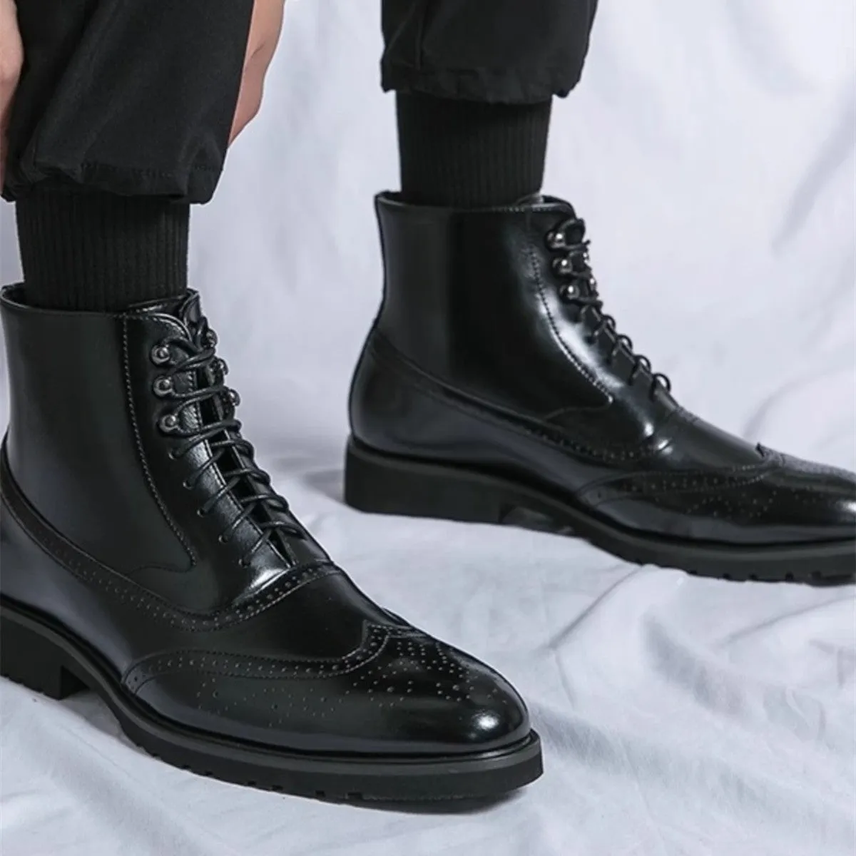 Men's mid top leather work shoes in black with thick sole and sturdy stitching