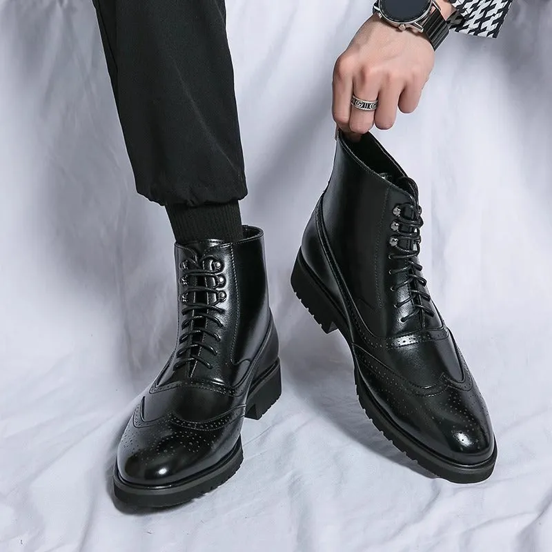Men's mid top leather work shoes in black with thick sole and sturdy stitching