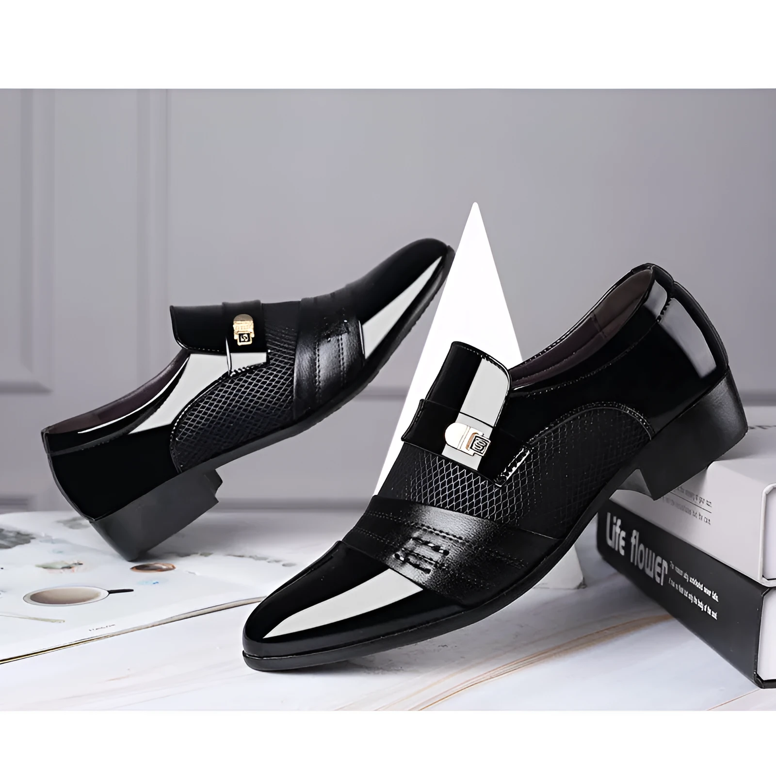 Men's pointed toe leather-style shoes in black with low-top business design and rubber sole