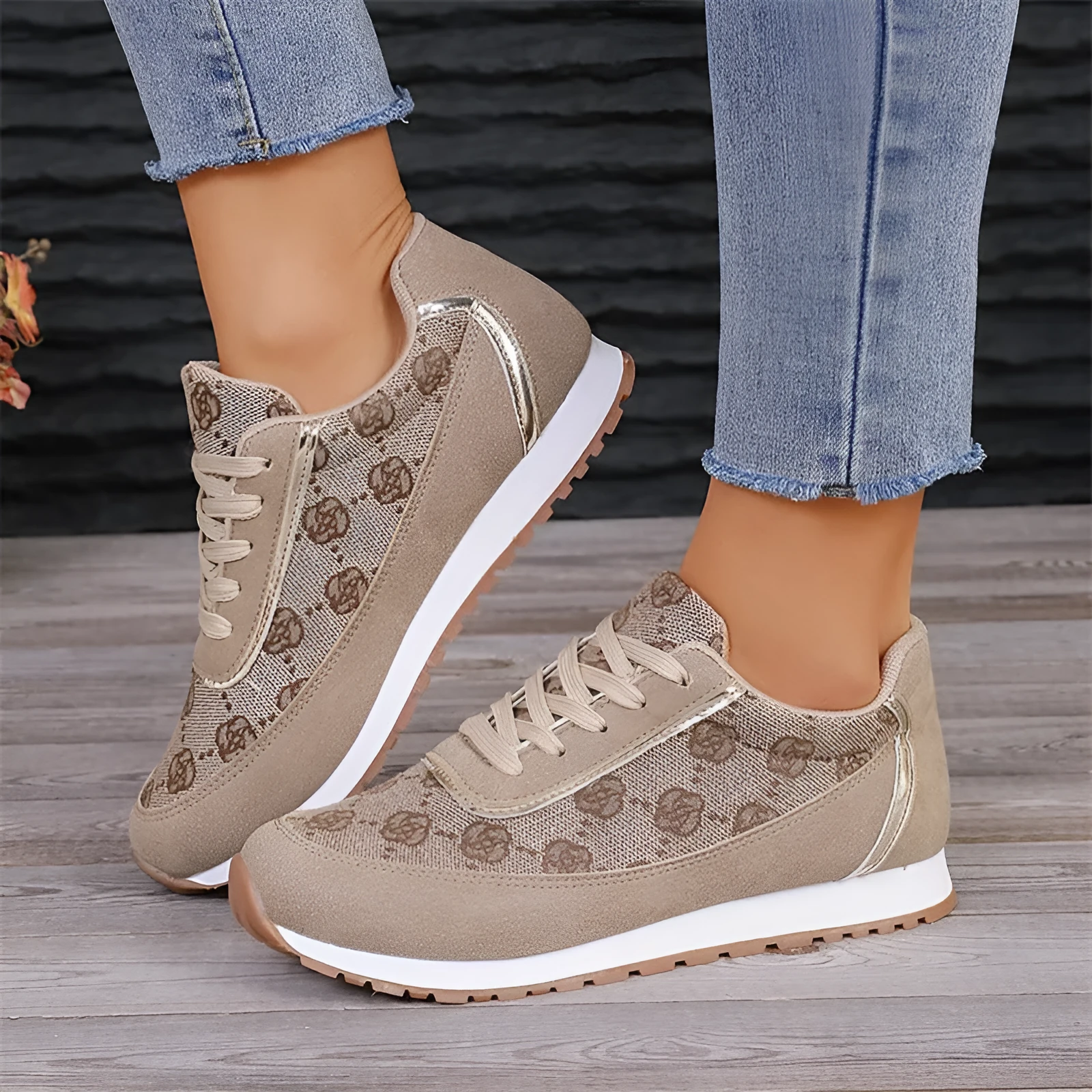 Women's flower print lace-up sneakers in camel, round toe, flat heel, artificial PU upper with rubber sole