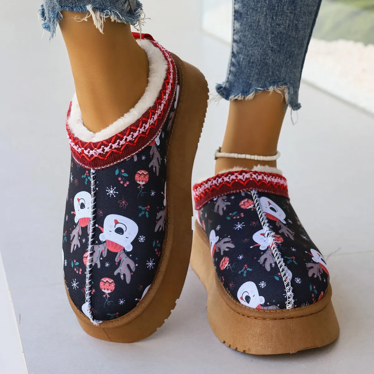 Women's cartoon Christmas print ankle boots with plush lining, round toe, flat heel, available in Santa Claus print