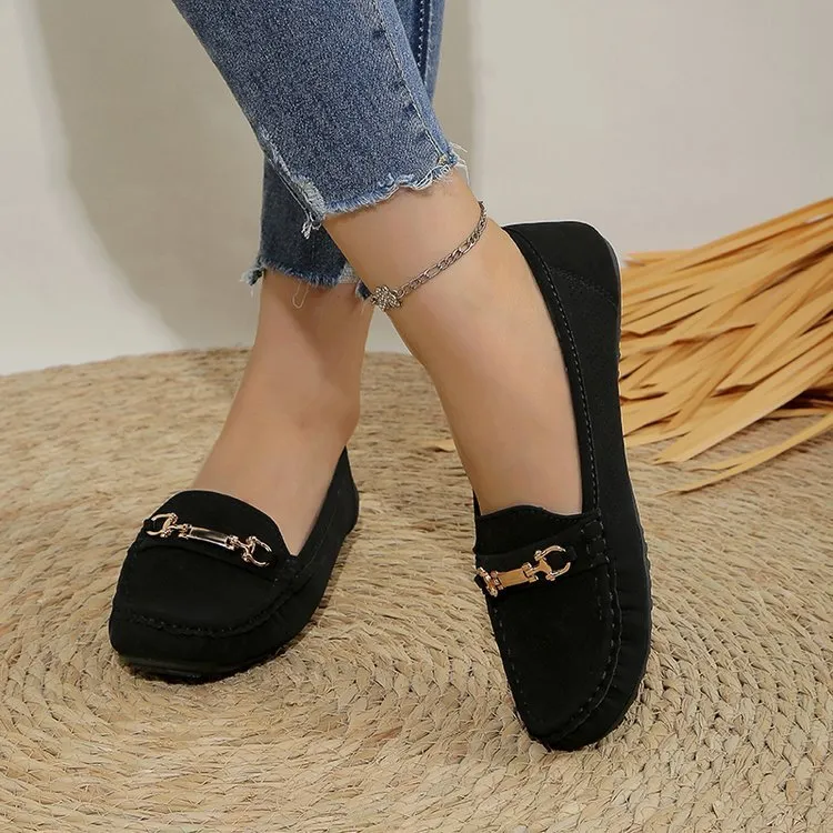 Women's casual flat shoes in thin plus size fit with artificial PU upper in three colour options