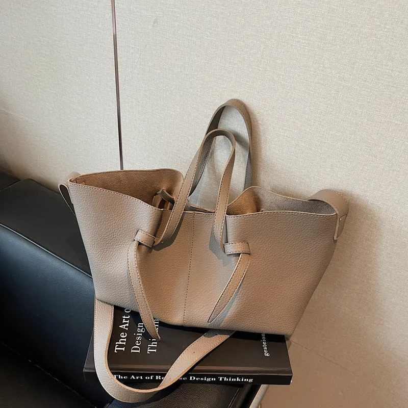 Large capacity one-shoulder crossbody bag in soft PU leather with sewing line detail, black colour option