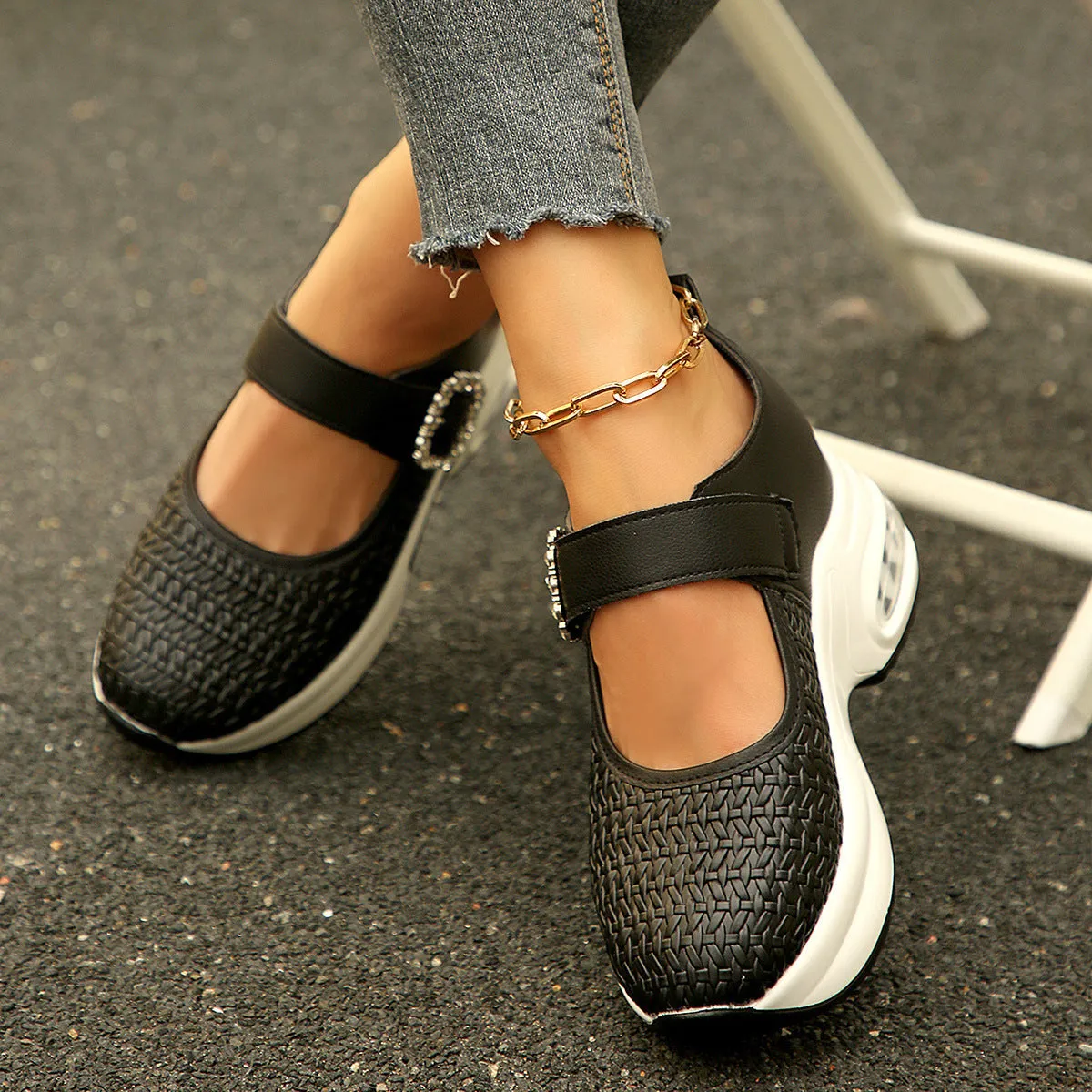 Women's low-top woven wedge shoes in black with leather lining and rubber sole, mid heel 3-5cm