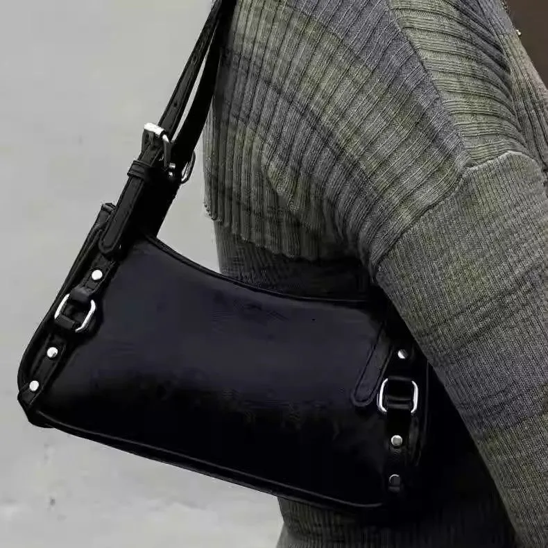 Hot Girl locomotive style all-matching shoulder bag in black PU with outer three-dimensional pocket