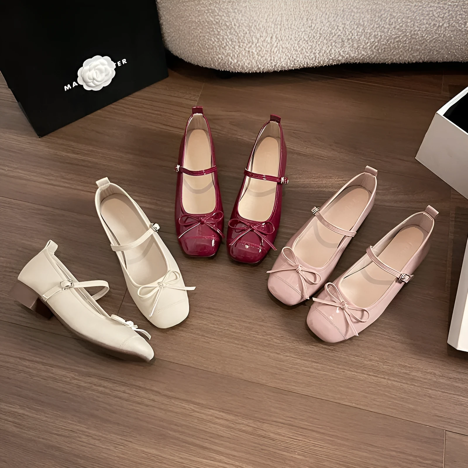 Multicolor low heel retro flats with rhinestone and sequin decoration, pointed toe, square heel, in pink colour