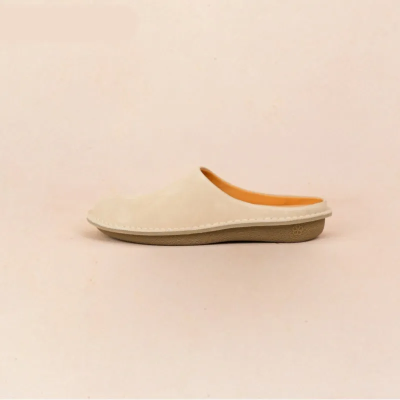 Soft soled lazy toe slippers in cowhide leather, yellow colour, for outdoor wear