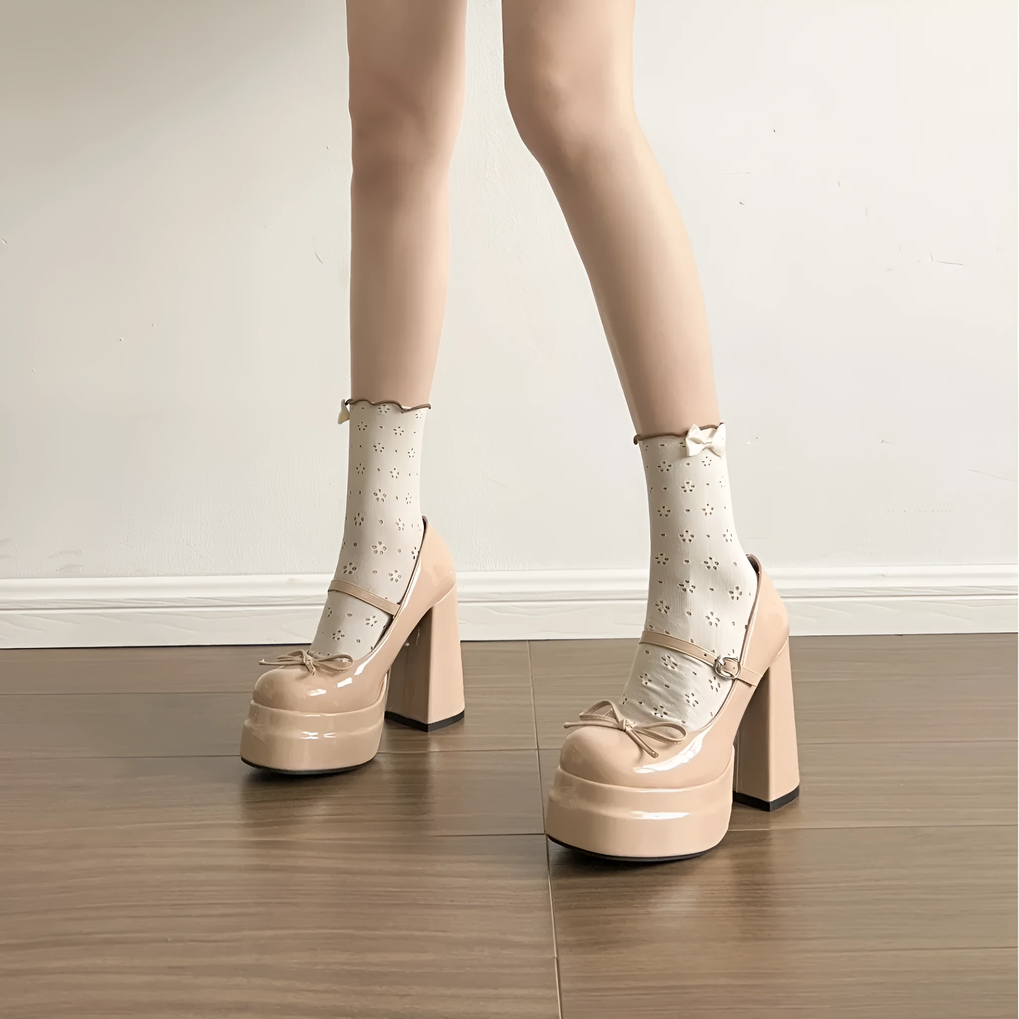 Women's chunky heel platform Mary Jane shoes in black with buckle closure and round toe