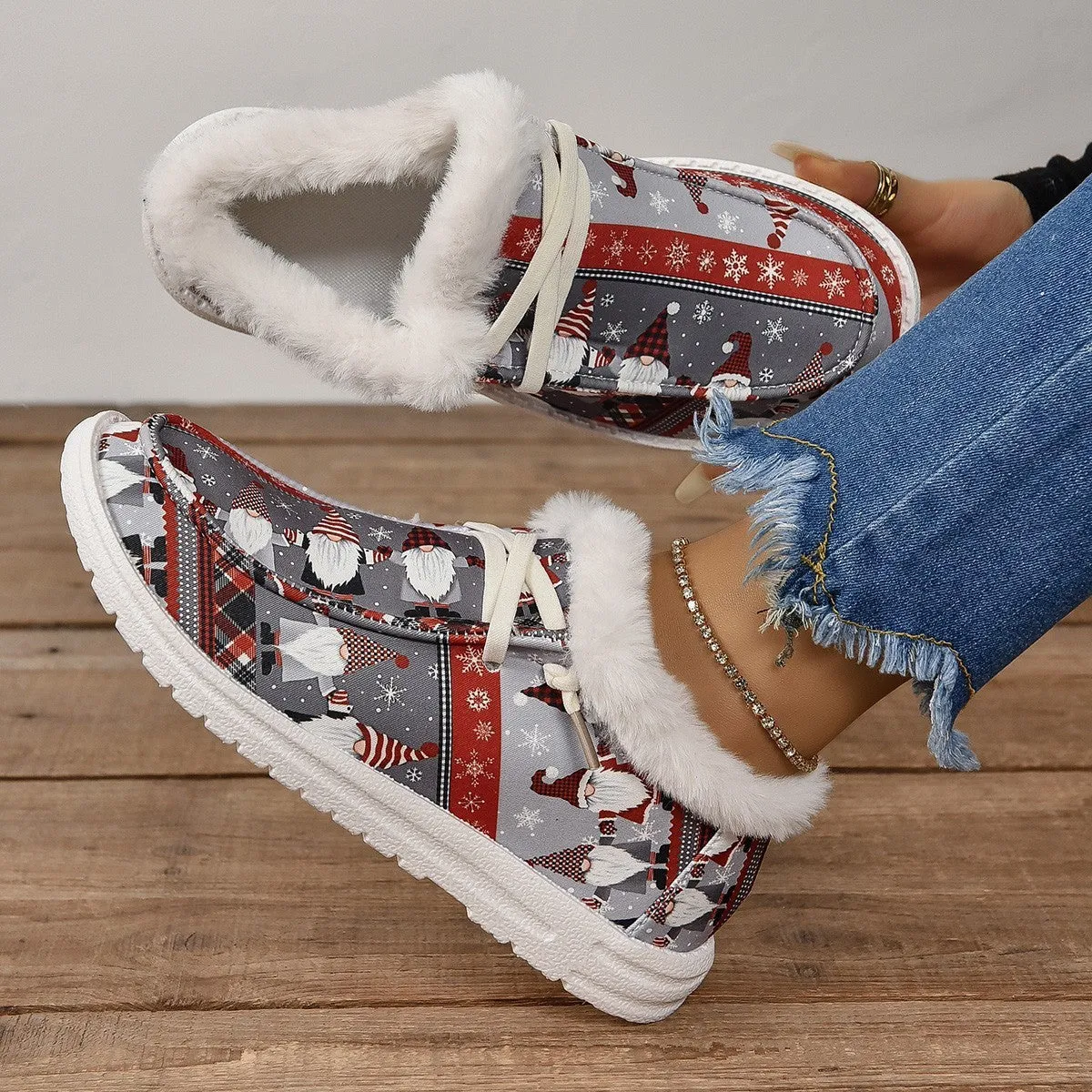 Colour block low-top winter boots for women with cotton lining and chunky heel, available in large sizes