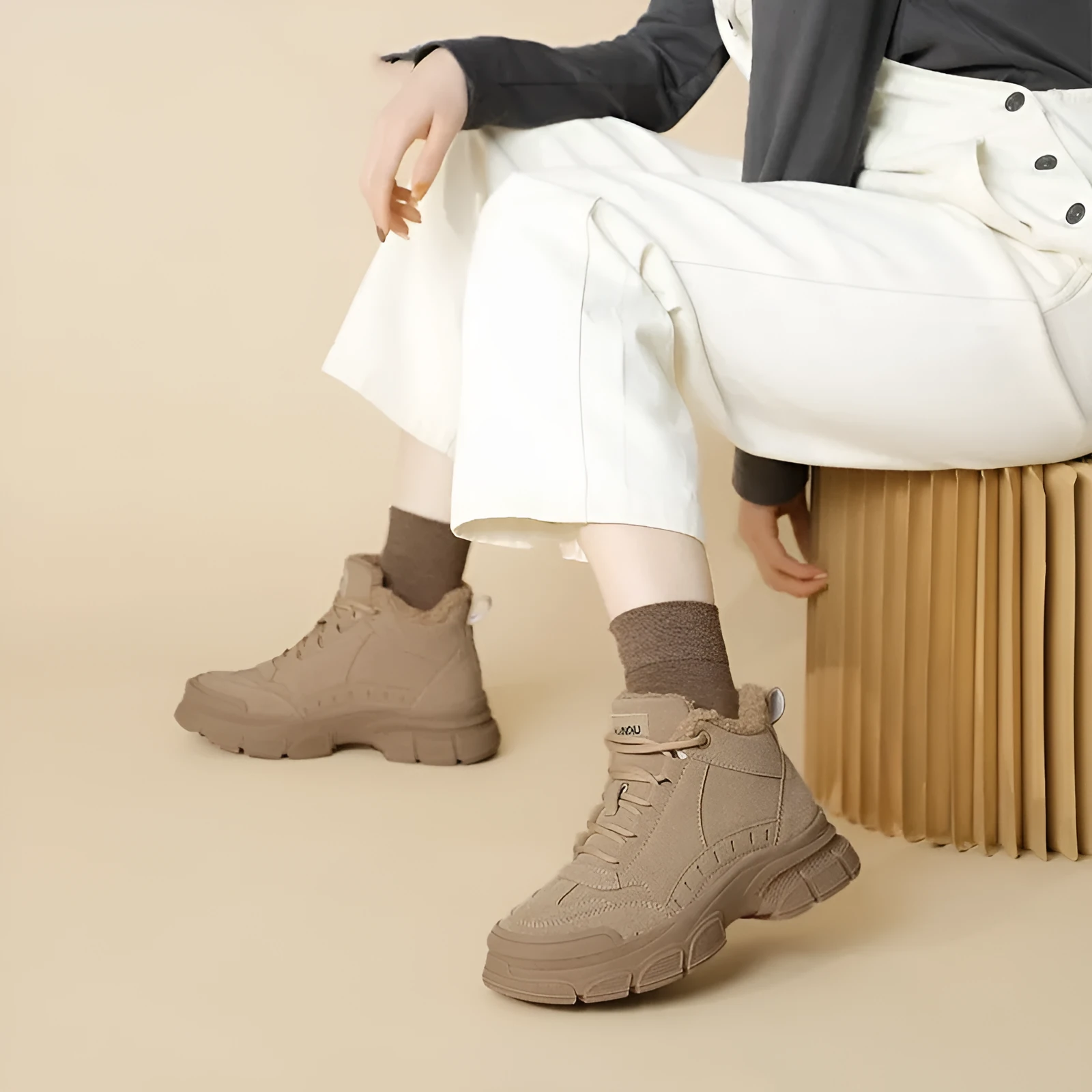 Women's warm snow boots in black with non-slip rubber sole and plus velvet lining in Martin boot style
