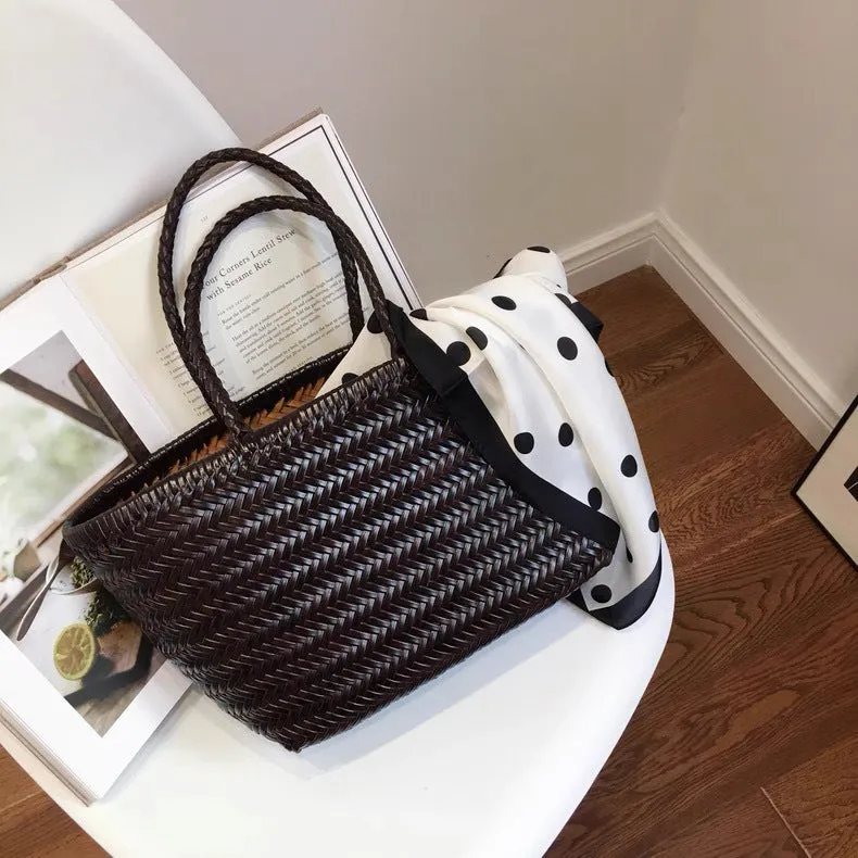 Niche leather seaside vacation handbag in genuine leather bucket shape, large size 40x22x15cm, coffee colour