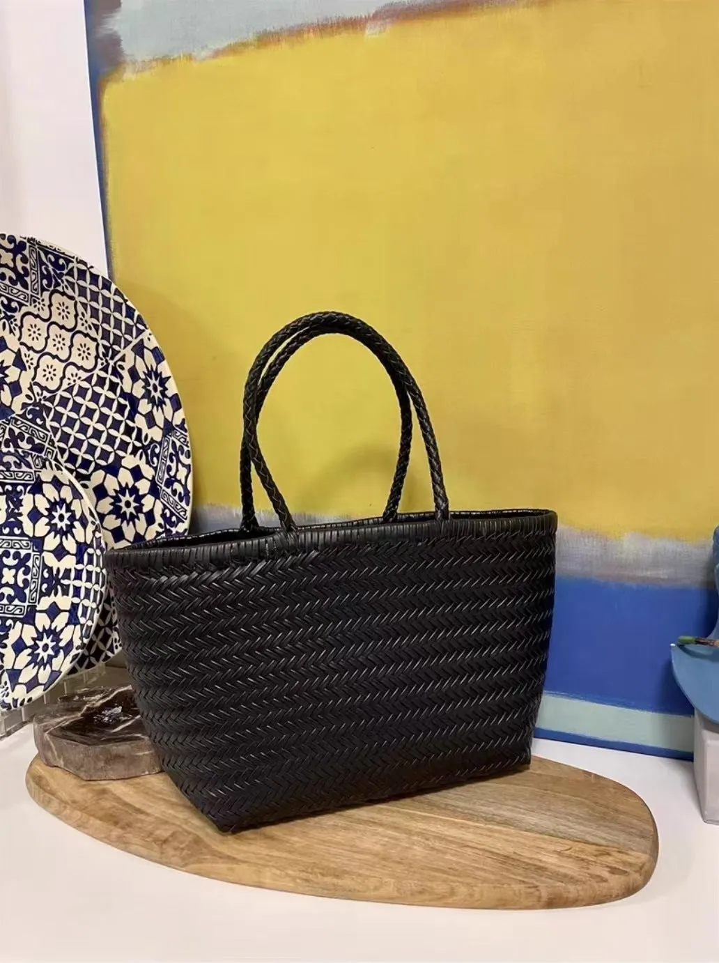 Niche leather seaside vacation handbag in genuine leather bucket shape, large size 40x22x15cm, coffee colour