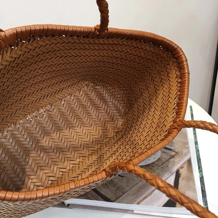 Niche leather seaside vacation handbag in genuine leather bucket shape, large size 40x22x15cm, coffee colour