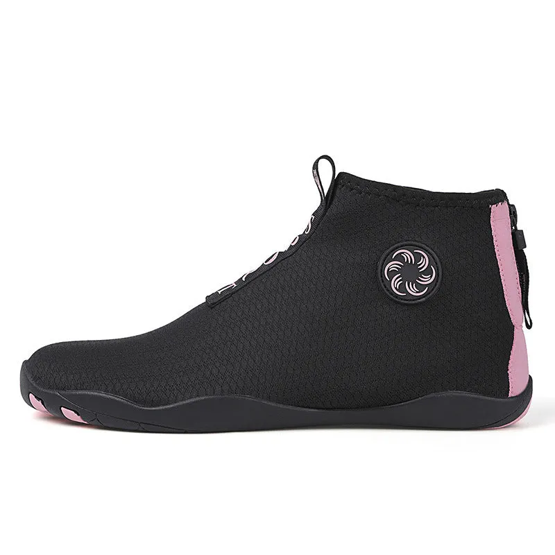 Casual mid-top beach shoes in mesh fabric with a rubber sole, shown in black and fluorescent green colour.