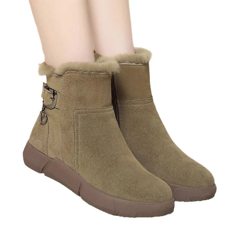 Large size snow boots with cowhide matte leather upper and fur lining in black and army green