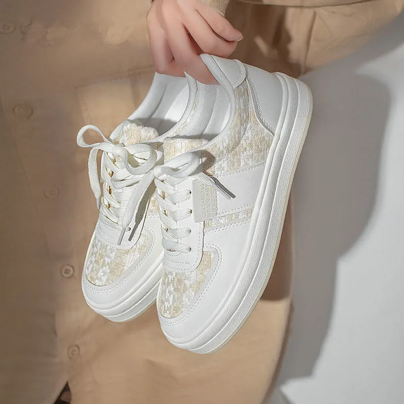Beige plaid platform leisure sports shoes with white rubber sole and front lace-up fastening.