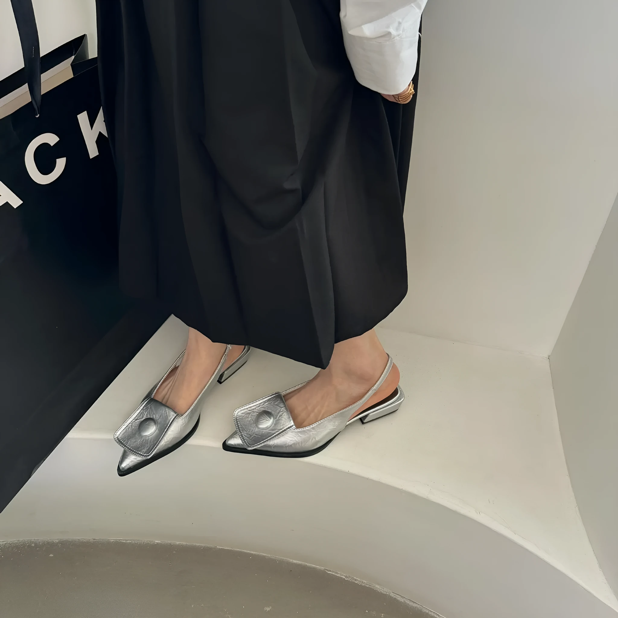 Women's low-heel closed toe sandals with a pointed toe and a back strap in apricot colour.