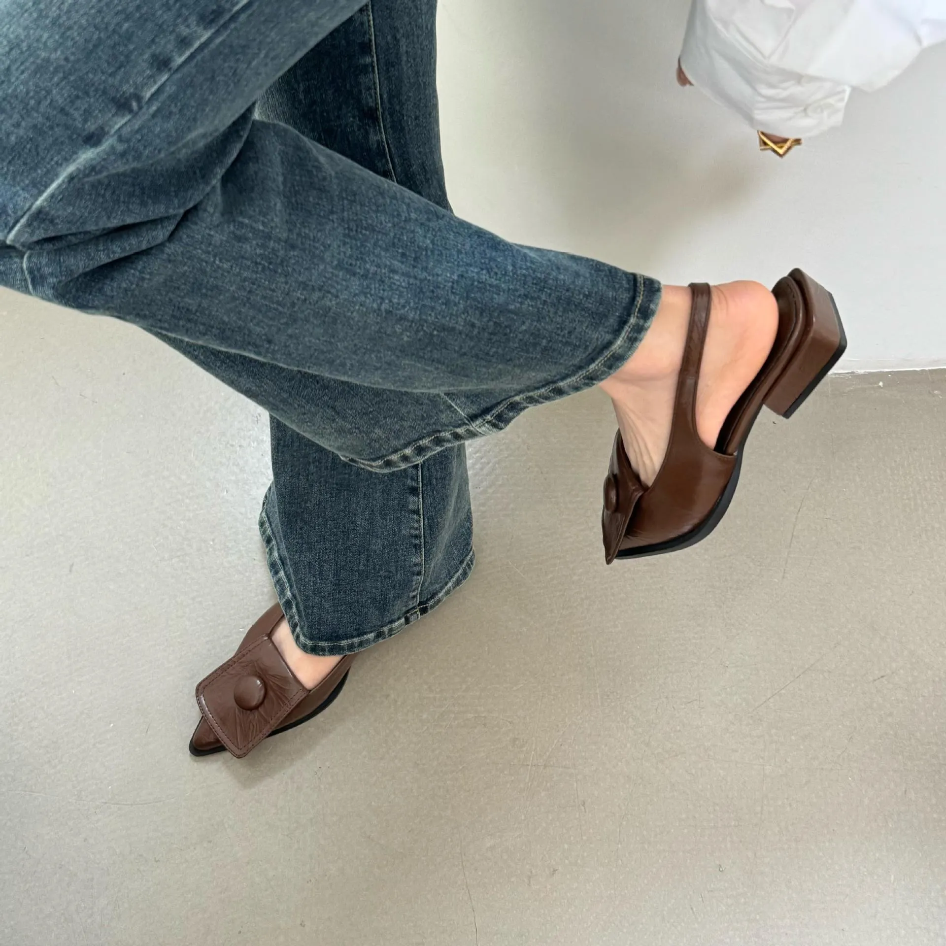 Women's low-heel closed toe sandals with a pointed toe and a back strap in apricot colour.